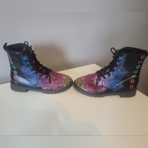 Colorful Chakra Boots, VGUC, Size 7.5 - Picture 6 of 7